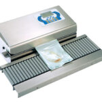 Roller conveyor to the beltsealer