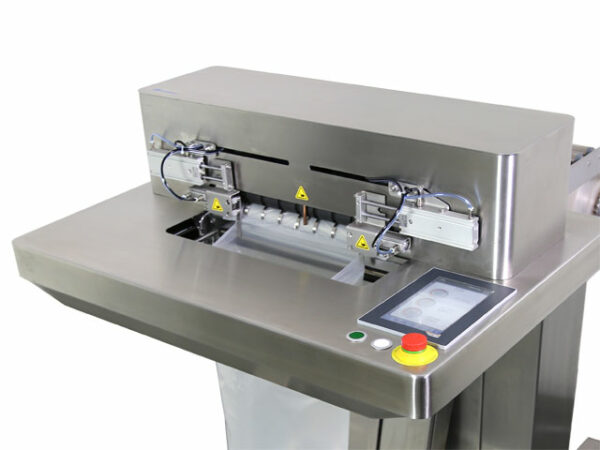 Filling and sealing machine Speedpack Hybrid in stainless steel